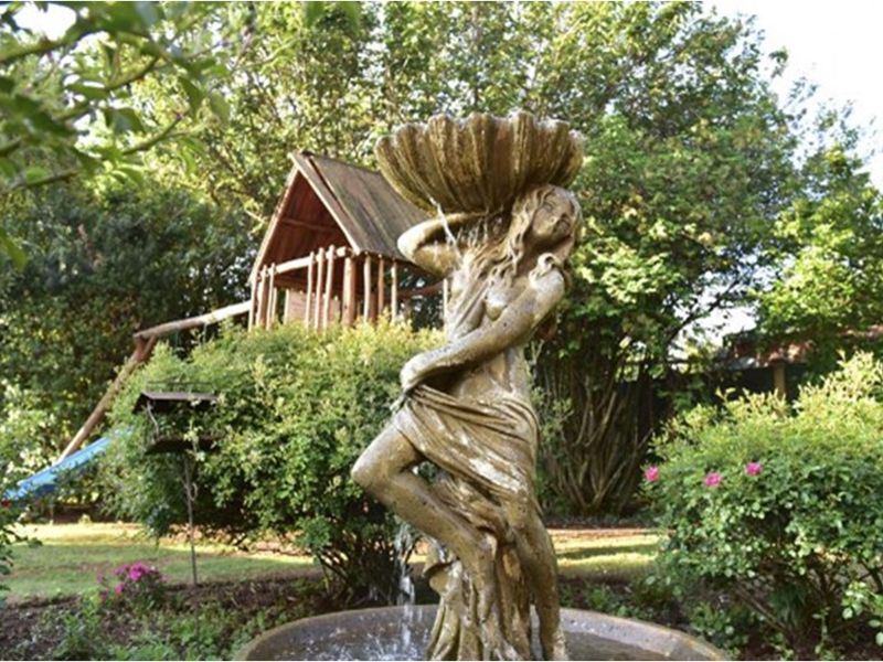 Self catering Guesthouse situated in the heart of Dullstroom - Photo 6