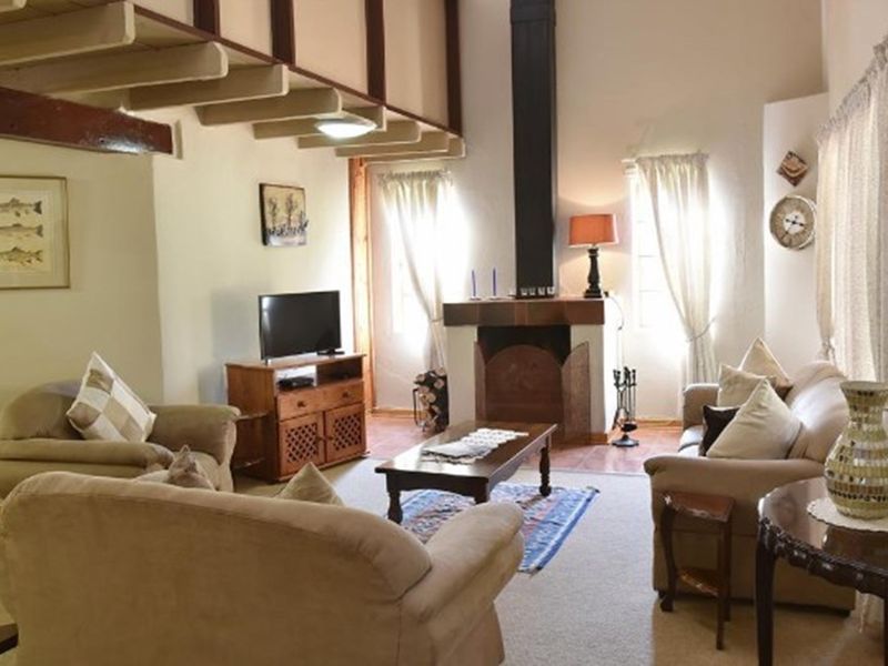 Self catering Guesthouse situated in the heart of Dullstroom - Photo 7