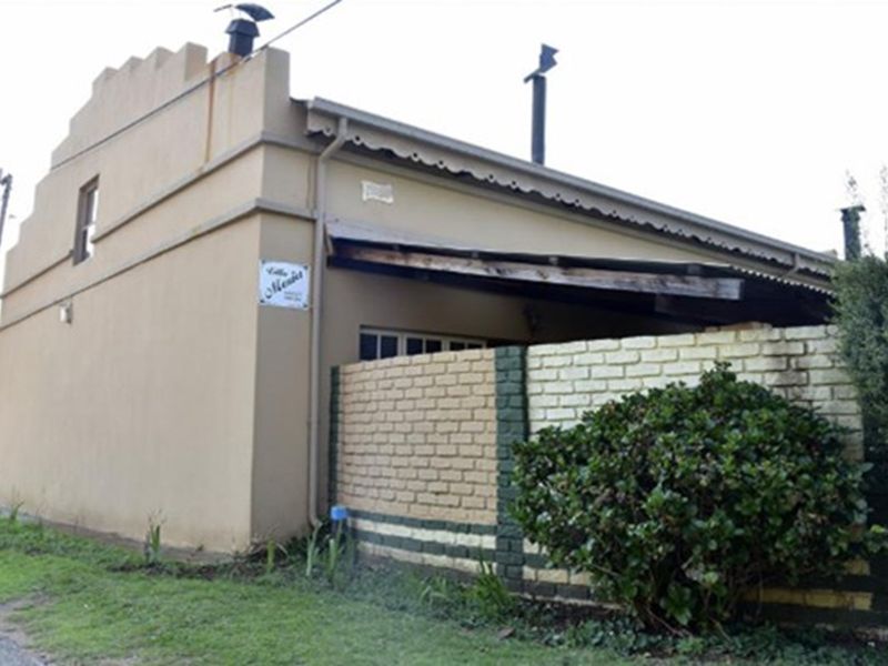 Self catering Guesthouse situated in the heart of Dullstroom - Photo 3