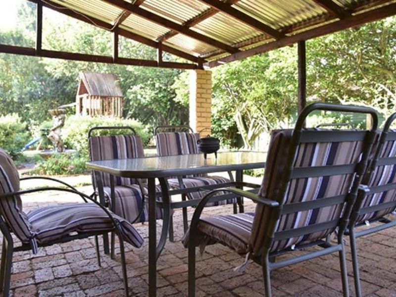 Self catering Guesthouse situated in the heart of Dullstroom - Photo 5