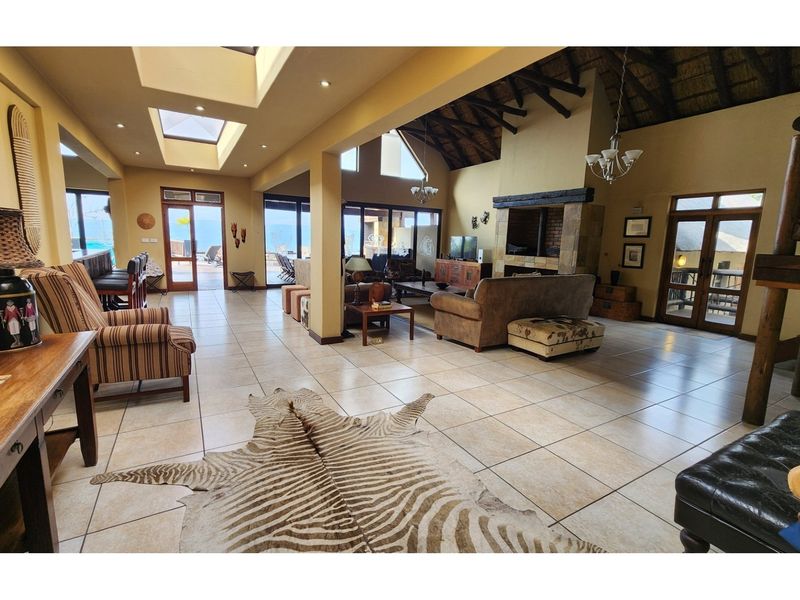 Mabula Big 5 Private Game Reserve - Lodge with 5 chalets and Panoramic Waterberg mountain views - Photo 9