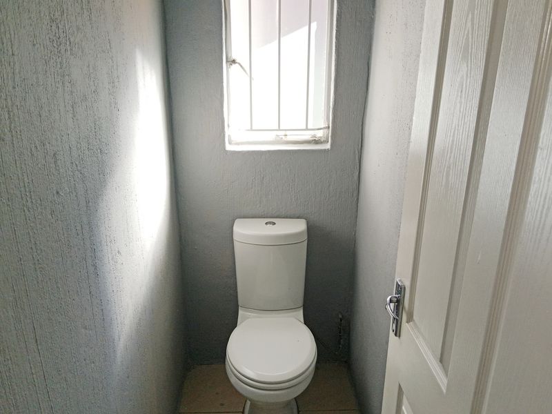 Beautiful 3 Bedroom House with 2,5 Full Set Bathrooms for Rental in Danville, Pretoria west - Photo 9