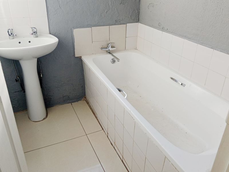 Beautiful 3 Bedroom House with 2,5 Full Set Bathrooms for Rental in Danville, Pretoria west - Photo 8