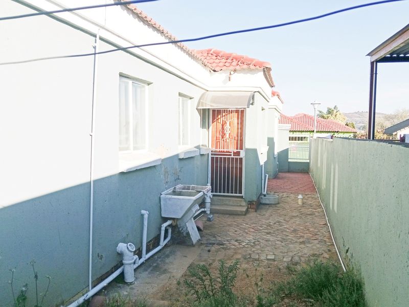 Beautiful 3 Bedroom House with 2,5 Full Set Bathrooms for Rental in Danville, Pretoria west - Photo 2