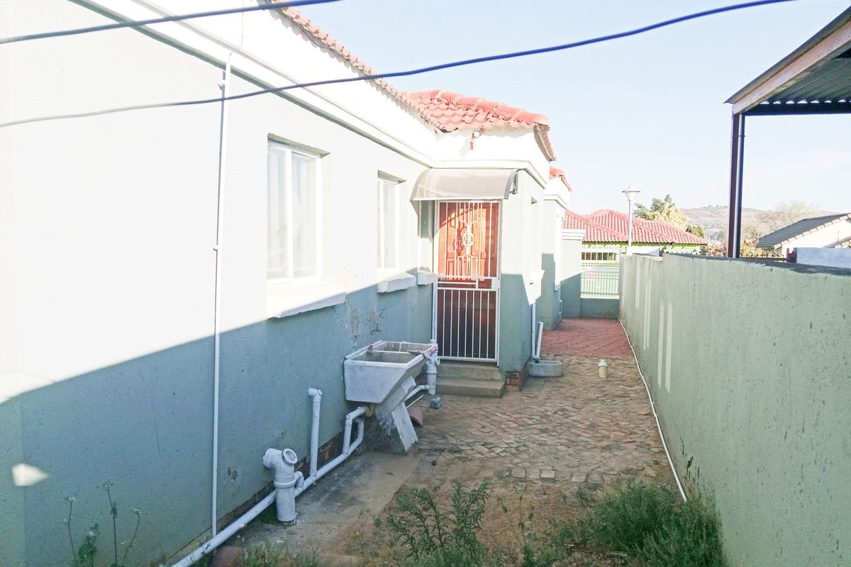 Beautiful 3 Bedroom House with 2,5 Full Set Bathrooms for Rental in Danville, Pretoria west - Photo 2