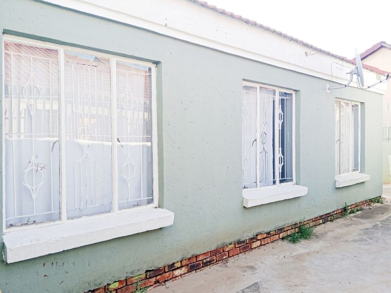 Beautiful 3 Bedroom House with 2,5 Full Set Bathrooms for Rental in Danville, Pretoria west - Photo 3