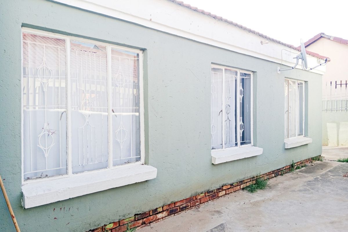 Beautiful 3 Bedroom House with 2,5 Full Set Bathrooms for Rental in Danville, Pretoria west - Photo 3