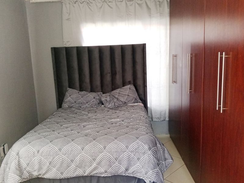 Beautiful 3 Bedroom House with 2,5 Full Set Bathrooms for Rental in Danville, Pretoria west - Photo 5