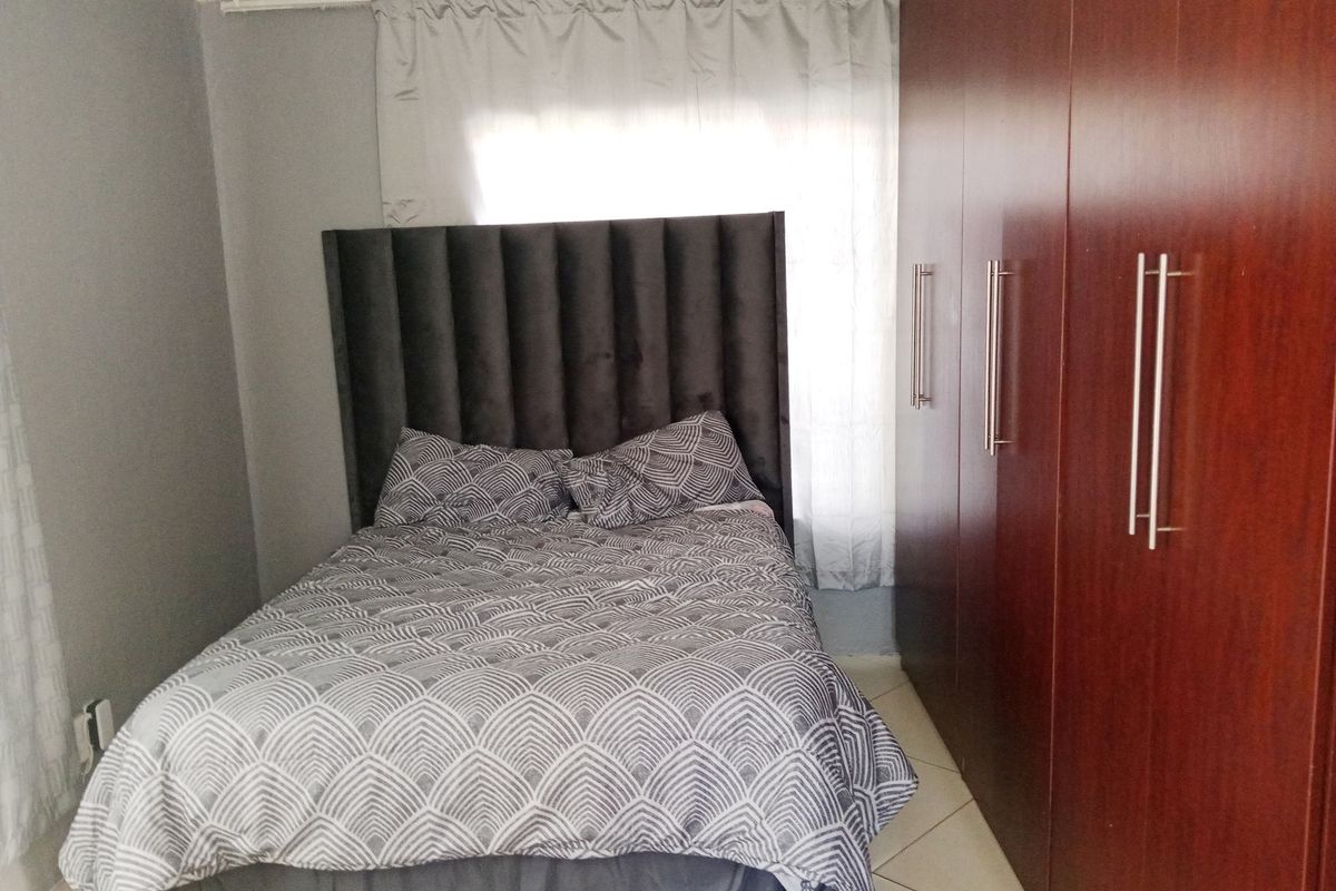 Beautiful 3 Bedroom House with 2,5 Full Set Bathrooms for Rental in Danville, Pretoria west - Photo 5