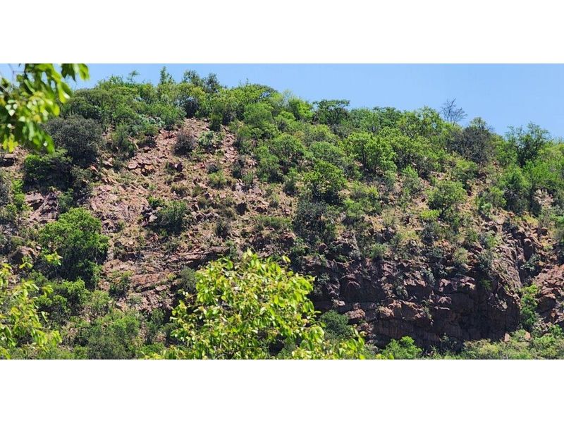 Intaba-Indle - Spectacular cliff and  mountain  views - Vacant land - Tar Roads - Photo 5