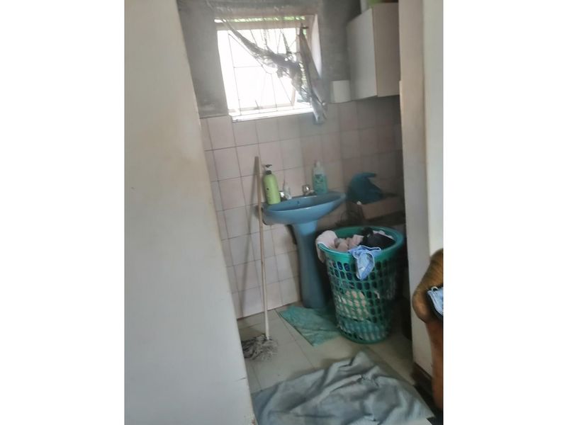 Fully tenanted 8 unit flat for sale - Photo 9