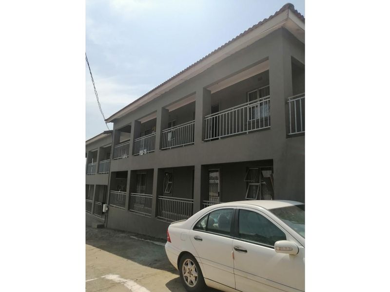 Fully tenanted 8 unit flat for sale - Photo 2