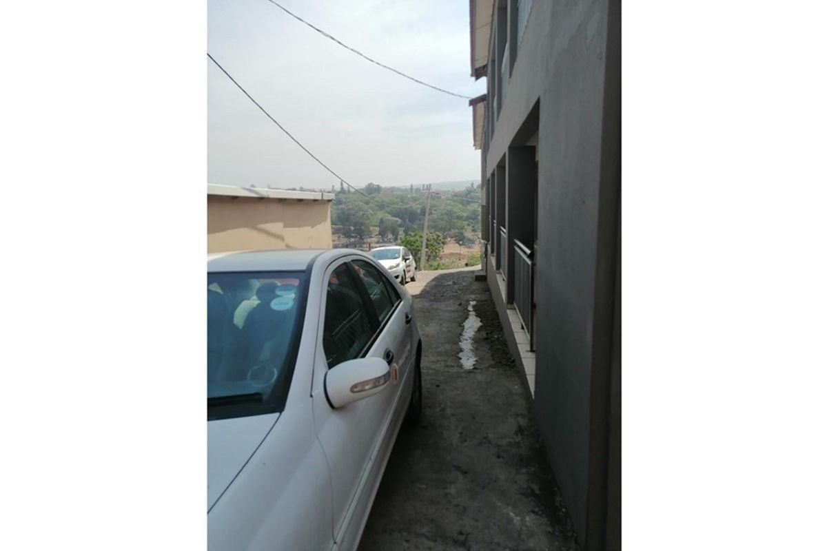 Fully tenanted 8 unit flat for sale - Photo 4