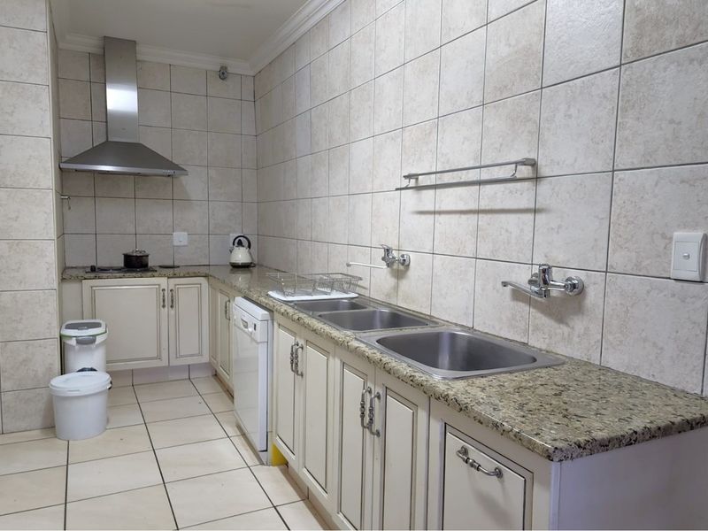 Ideal for a LARGE family or a Guest House. - Photo 5