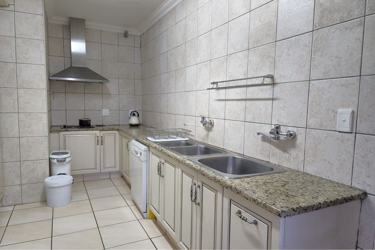 Ideal for a LARGE family or a Guest House. - Photo 5