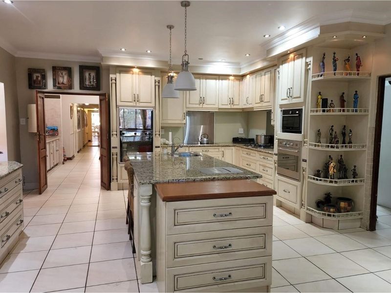 Ideal for a LARGE family or a Guest House. - Photo 3