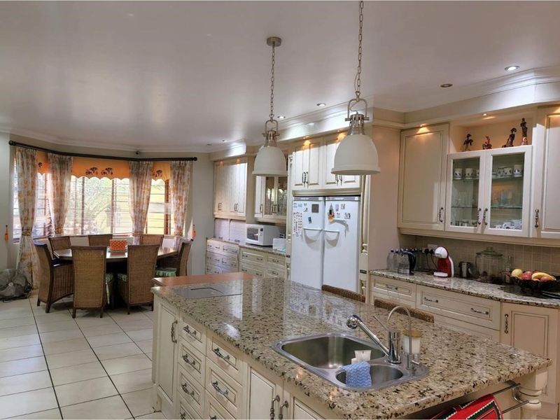 Ideal for a LARGE family or a Guest House. - Photo 4