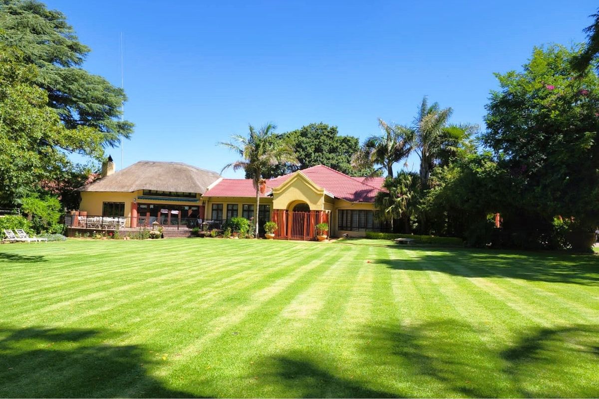 Ideal for a LARGE family or a Guest House. - Photo 2