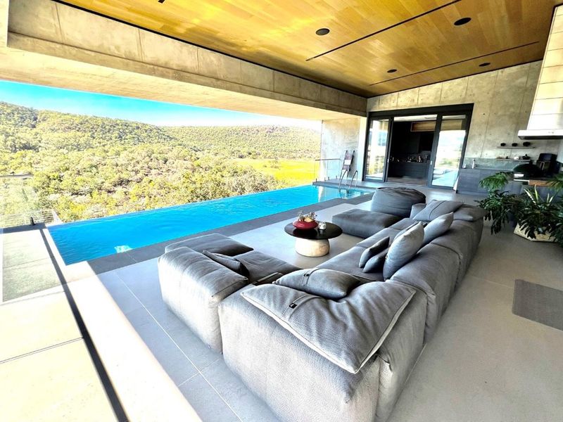 Exquisite Luxury Game Reserve Estate with Unparalleled Amenities - Lodge and luxury home. - Photo 8