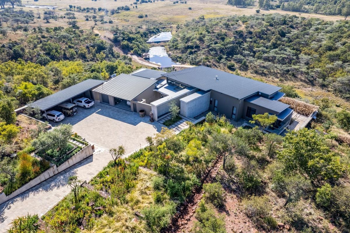 Exquisite Luxury Game Reserve Estate with Unparalleled Amenities - Lodge and luxury home. - Photo 5