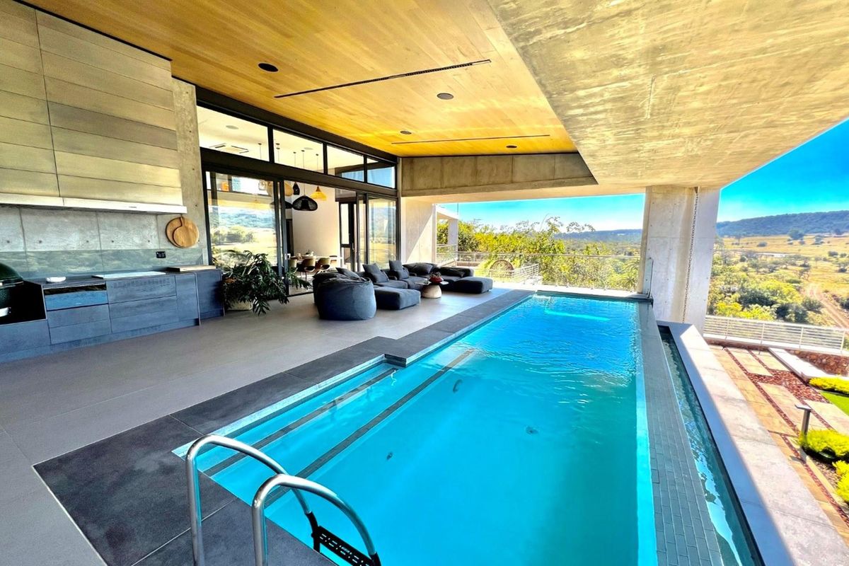 Exquisite Luxury Game Reserve Estate with Unparalleled Amenities - Lodge and luxury home. - Photo 2