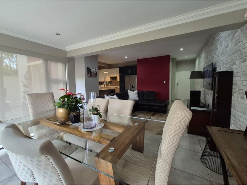 A stunning 4-bedroom house in a secure estate in Equestria! - Photo 10