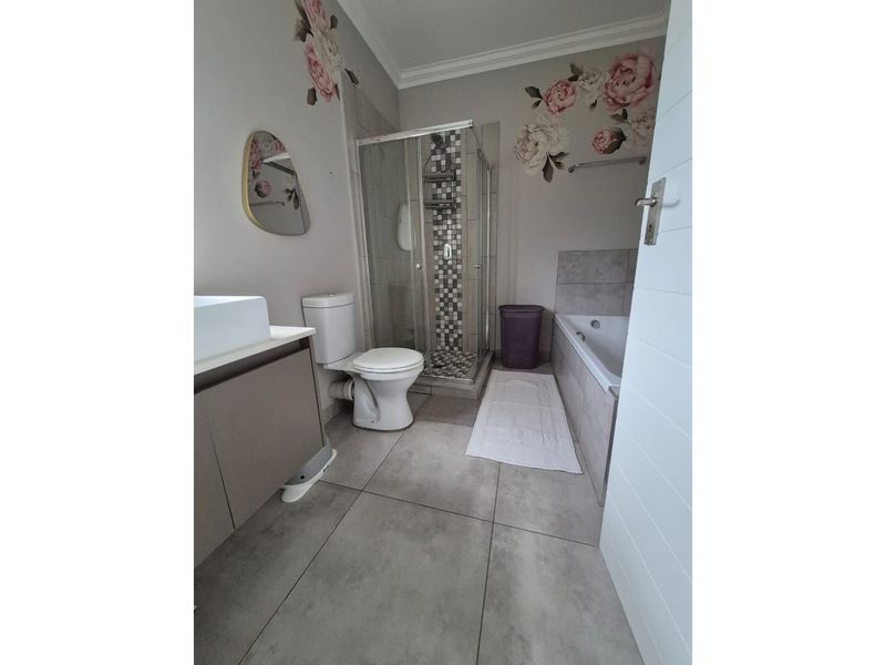 A stunning 4-bedroom house in a secure estate in Equestria! - Photo 9