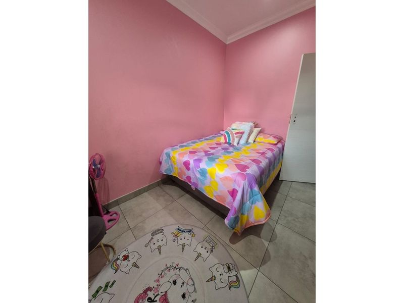 A stunning 4-bedroom house in a secure estate in Equestria! - Photo 8