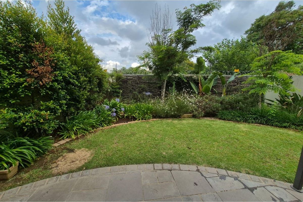 A stunning 4-bedroom house in a secure estate in Equestria! - Photo 4