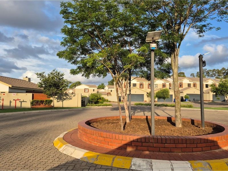 A stunning 4-bedroom house in a secure estate in Equestria! - Photo 2