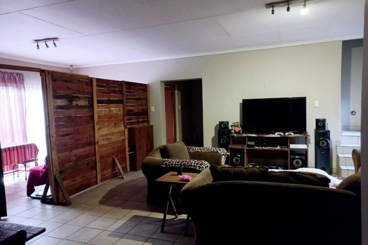 Time to Buy? Family home in Aerorand available.... - Photo 5