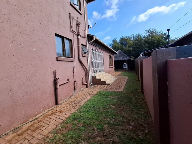 Time to Buy? Family home in Aerorand available.... - Photo 2