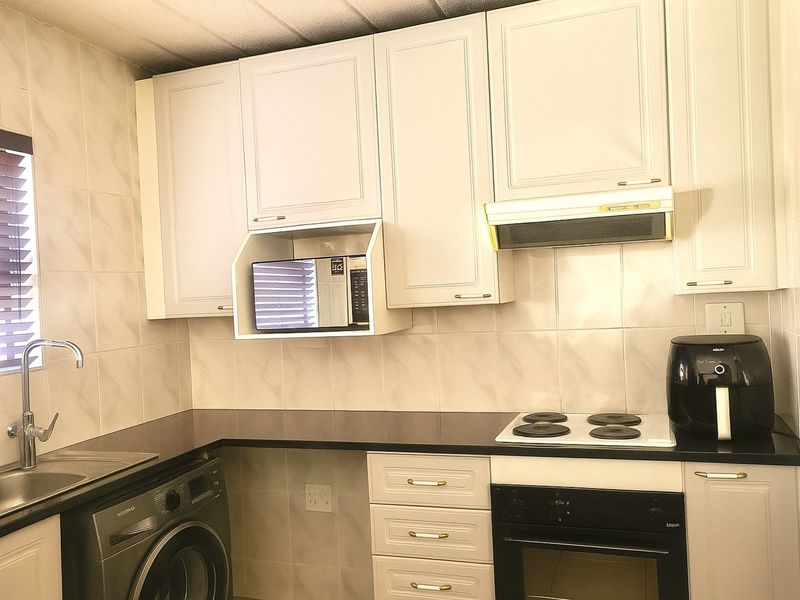 Ideal Starter Home or Investment Gem in Bedford Gardens - Photo 5