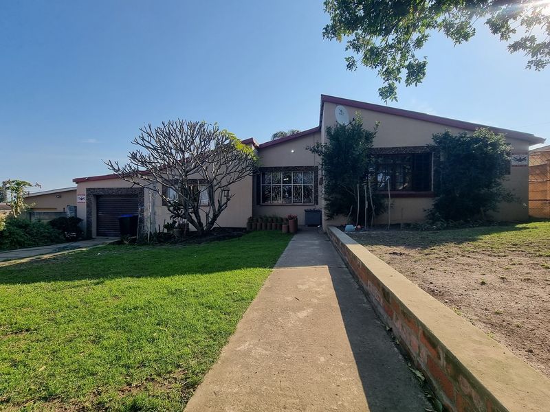 Lovely 4-Bedroom Family Home for Sale in Humansdorp - Photo 4