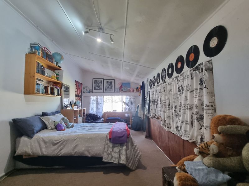 Lovely 4-Bedroom Family Home for Sale in Humansdorp - Photo 9