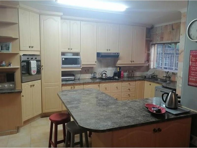 Well Looked After Spacious Family Home!!! - Photo 9