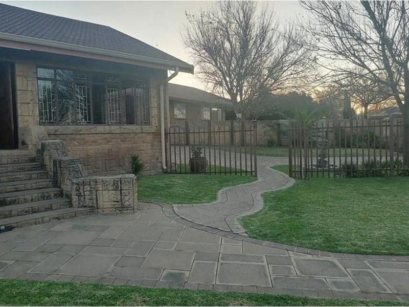 Well Looked After Spacious Family Home!!! - Photo 8