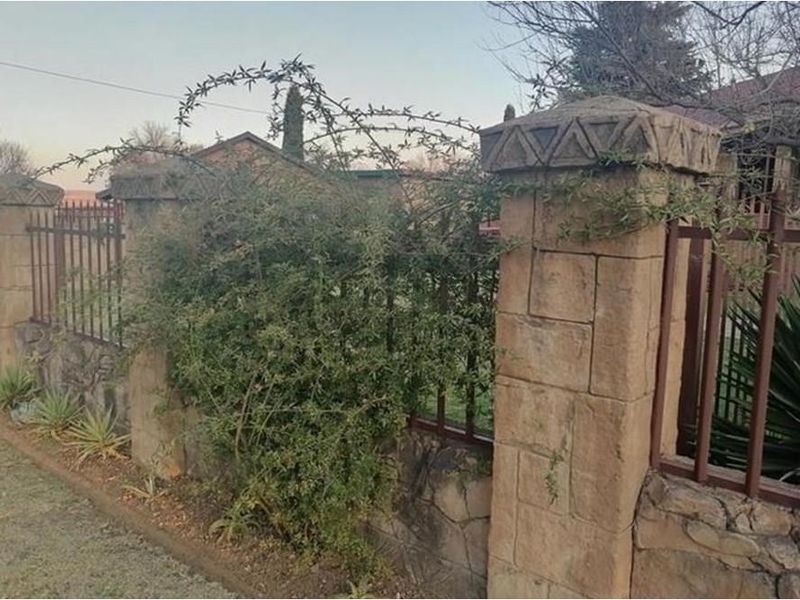 Well Looked After Spacious Family Home!!! - Photo 3