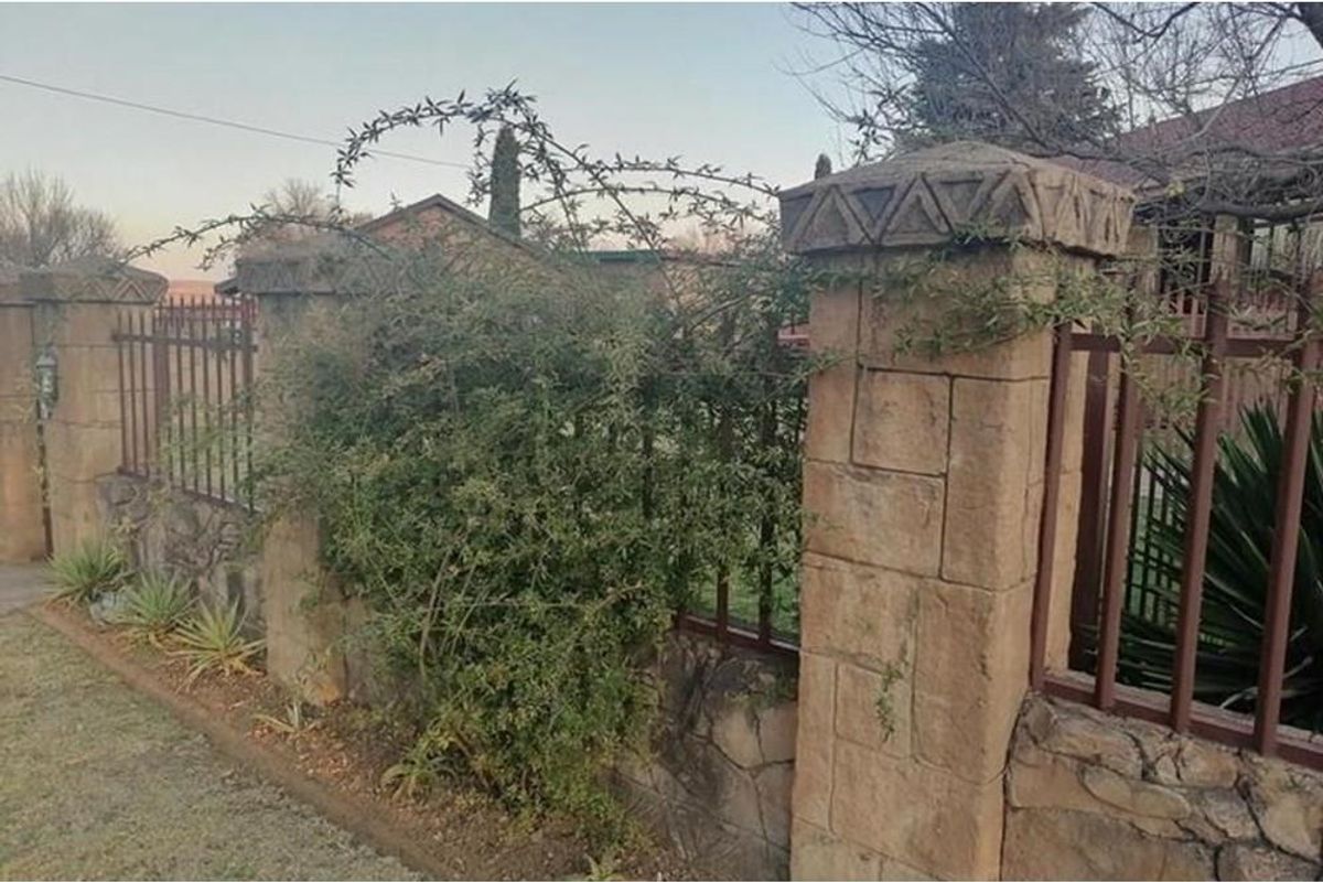 Well Looked After Spacious Family Home!!! - Photo 3