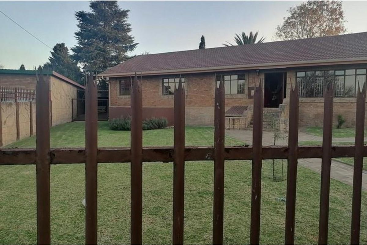 Well Looked After Spacious Family Home!!! - Photo 4