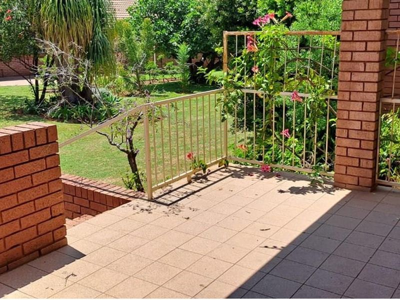 Charming 2-Bedroom Home for sale in a Retirement Village - Photo 4