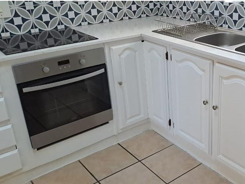 Charming 2-Bedroom Home for sale in a Retirement Village - Photo 9