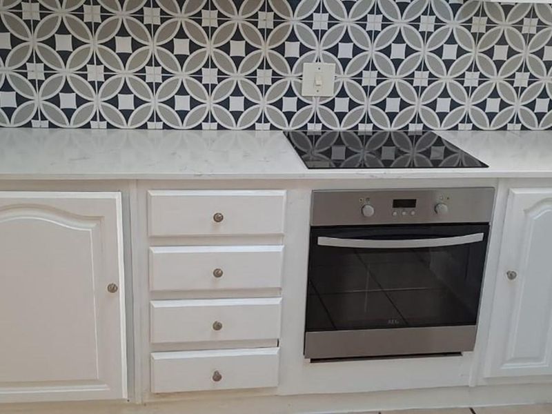 Charming 2-Bedroom Home for sale in a Retirement Village - Photo 7