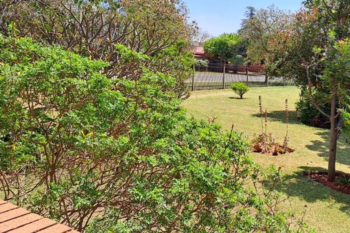 Charming 2-Bedroom Home for sale in a Retirement Village - Photo 3