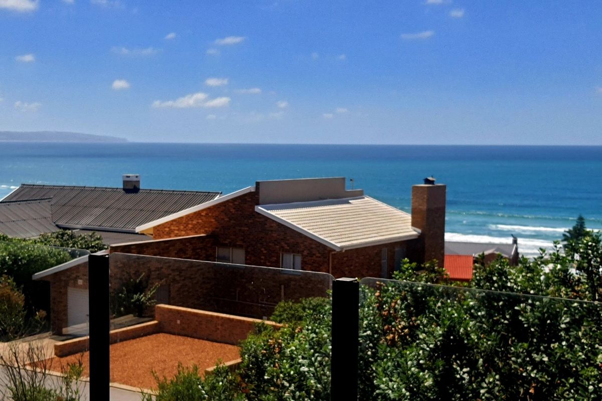 Hidden Coastal Gem Surrounded by Nature - Photo 4