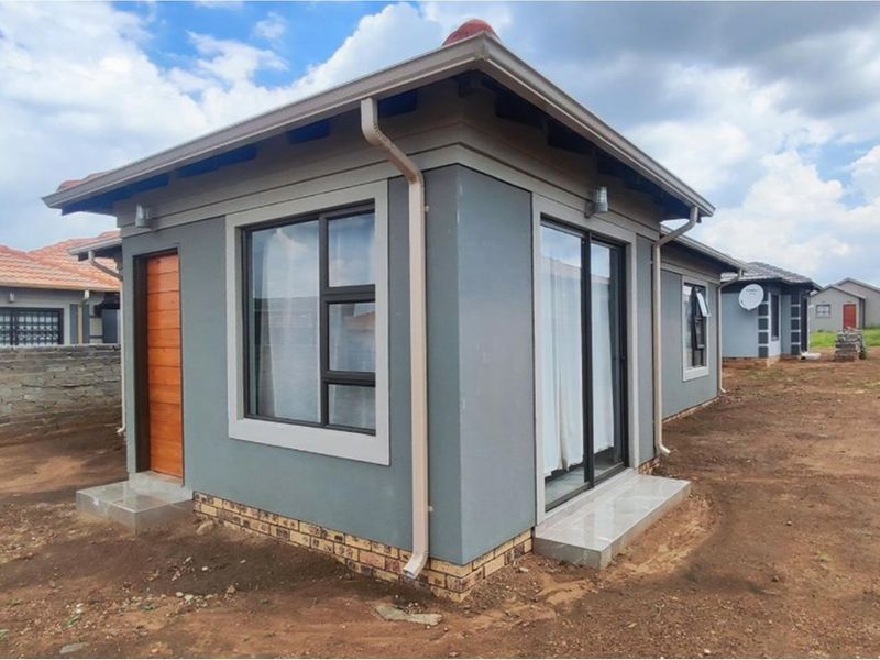 Stylish Family Home in Vanderbijlpark - Photo 9