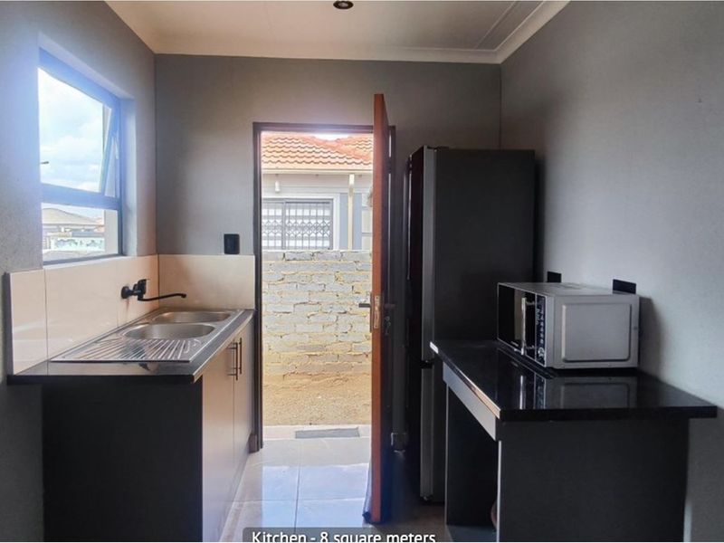 Stylish Family Home in Vanderbijlpark - Photo 8