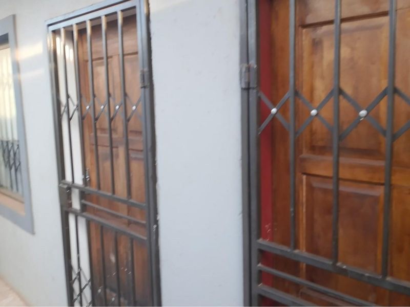 A newly build 2 bathroom with 4 outside rooms in Braamfisher - Photo 9