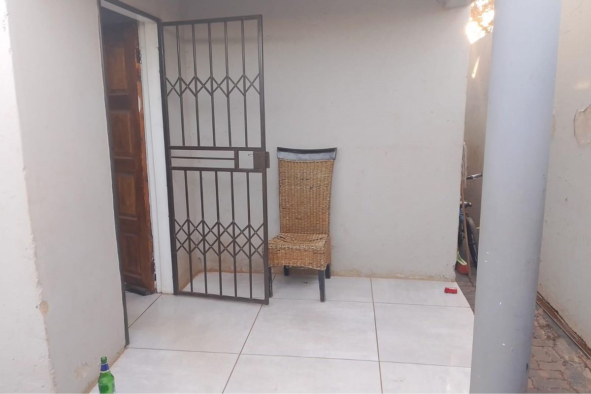 A newly build 2 bathroom with 4 outside rooms in Braamfisher - Photo 5