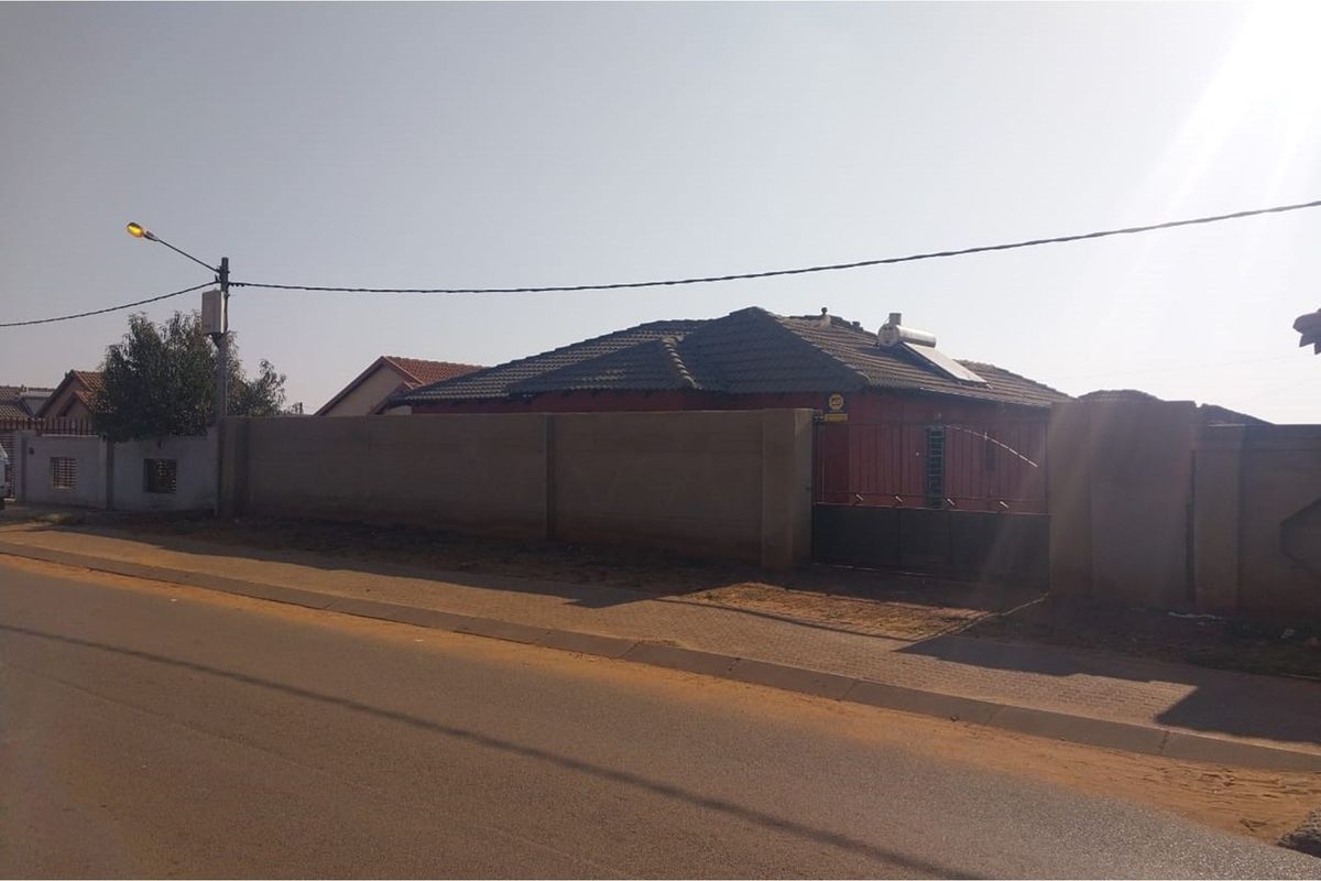 3 bedroom house for Sale in Lehae - Photo 2